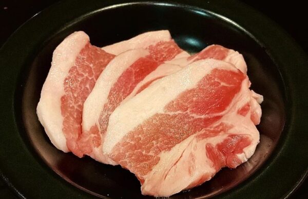 霜降り豚カルビ　594円
